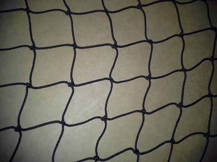 60mm x 6mm knotted black Netting